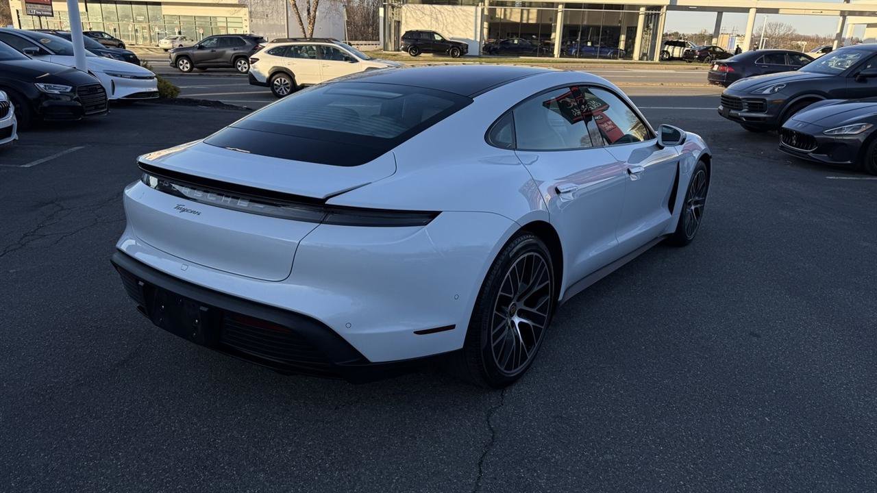Used 2022 Porsche Taycan image 21