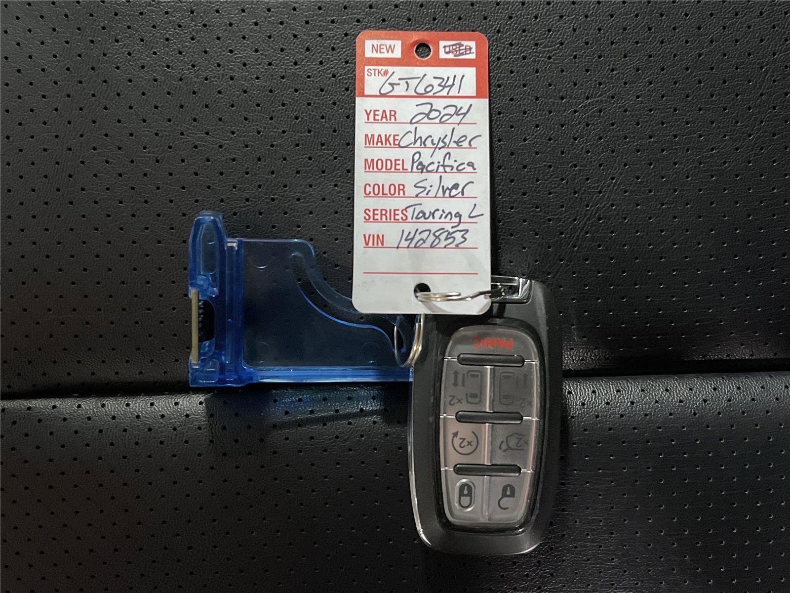 Used 2024 Chrysler Pacifica Touring-L image 24