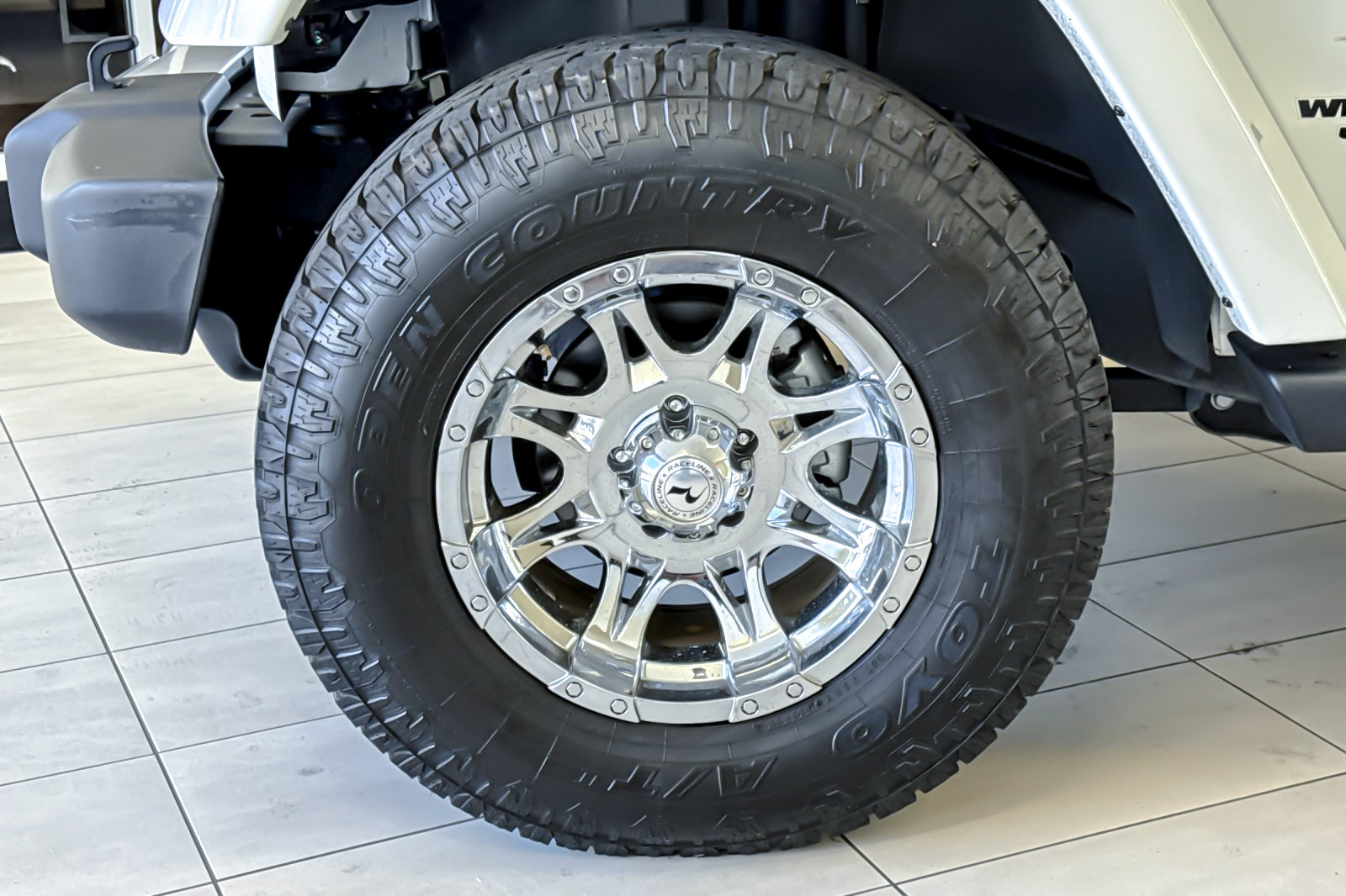 Used 2015 Jeep Wrangler Unlimited Sahara w/ Connectivity Group AWD/4WD image 24