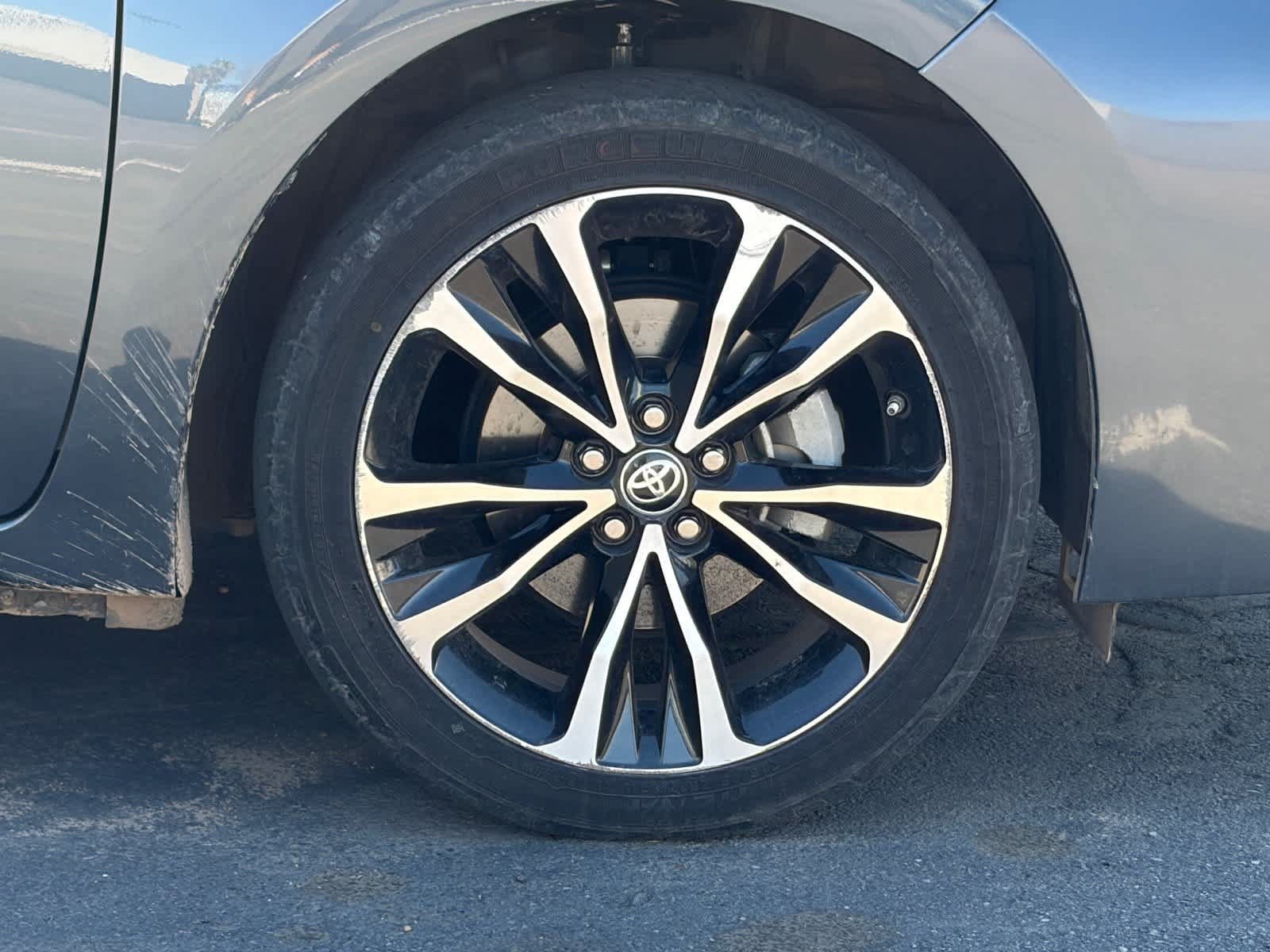 Used 2019 Toyota Corolla SE w/ Carpet Mat Package (TMS) FWD image 5
