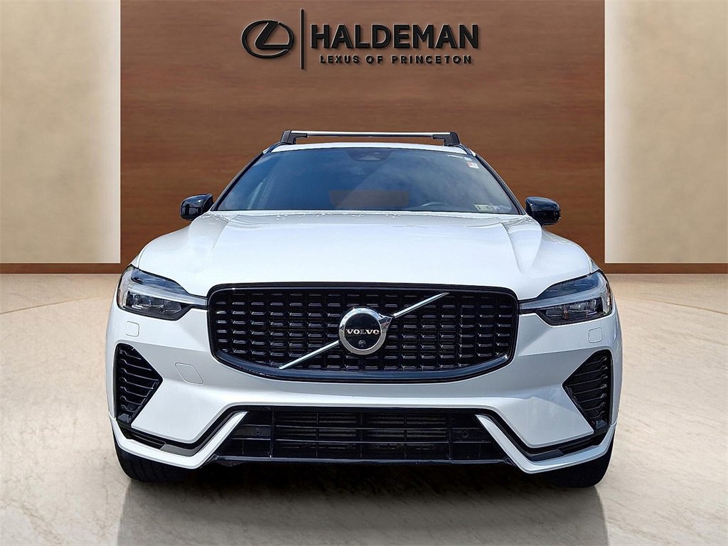 Used 2022 Volvo XC60 T8 R-Design w/ Advanced Package image 2