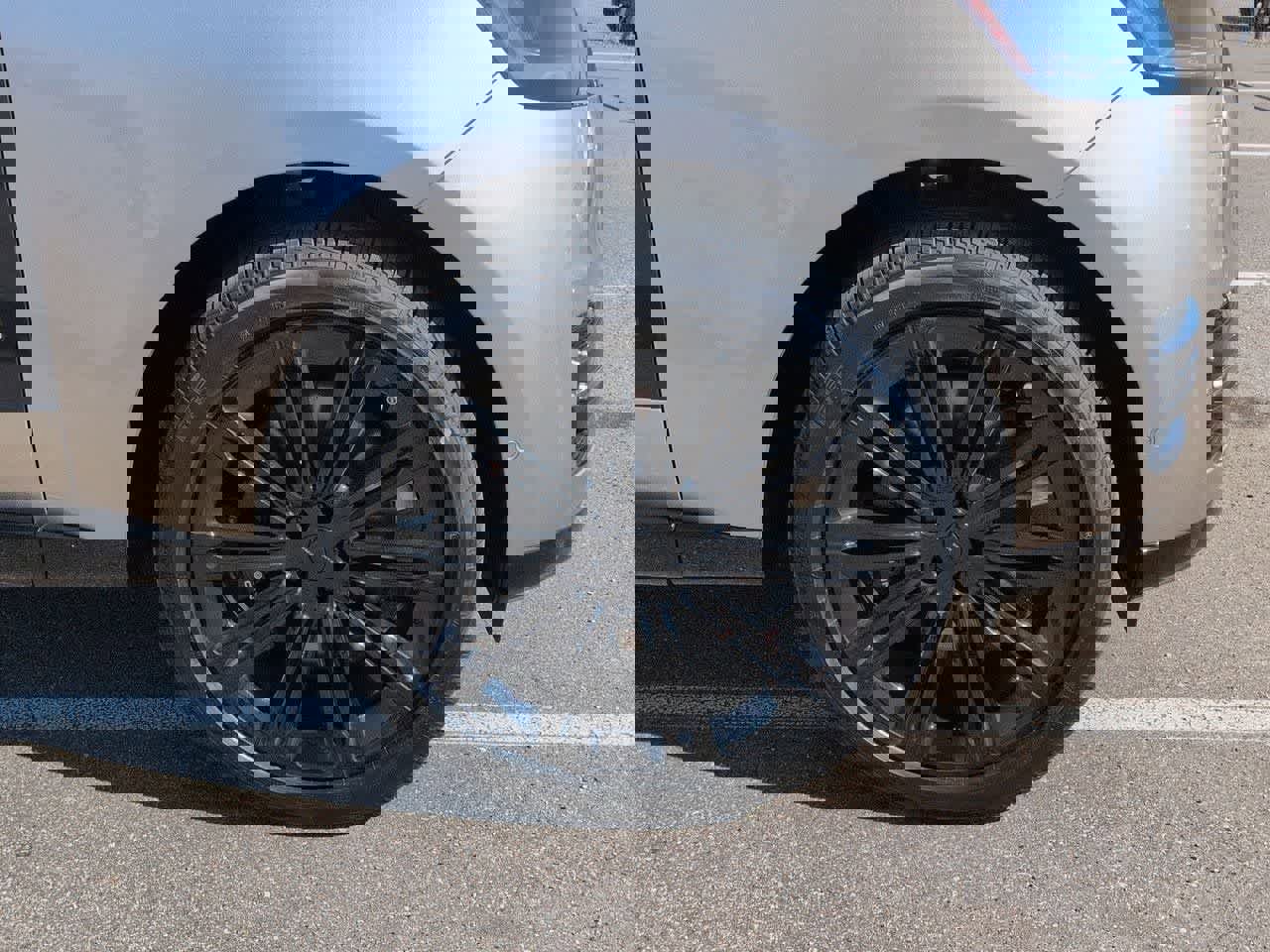 New 2026 Land Rover Range Rover Long Wheelbase SE image 13