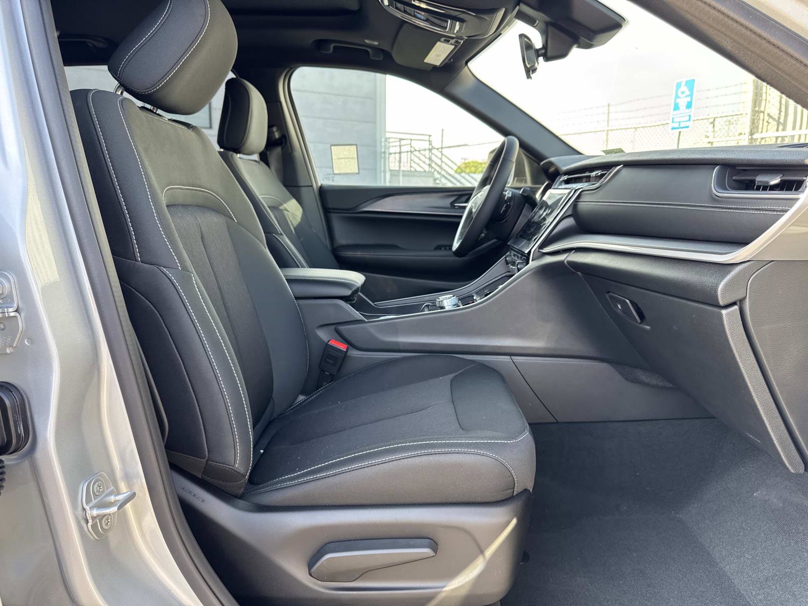New 2026 Jeep Grand Cherokee L 2WD image 32