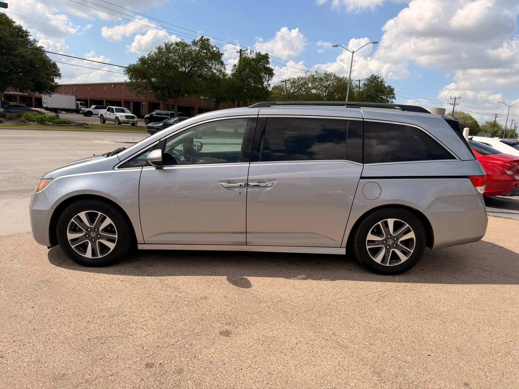 Used 2016 Honda Odyssey Touring image 2
