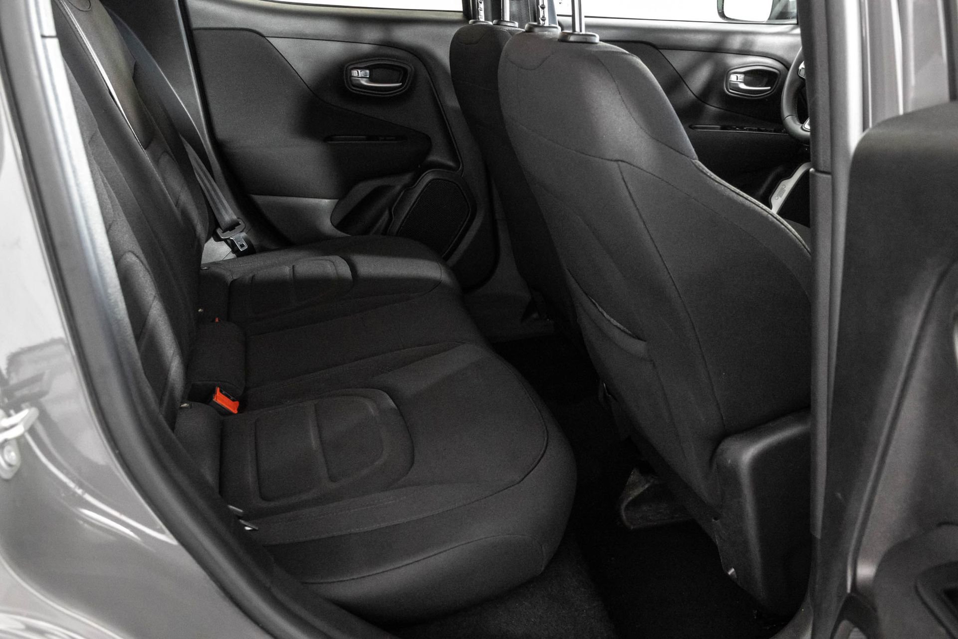 Used 2020 Jeep Renegade Latitude FWD image 36