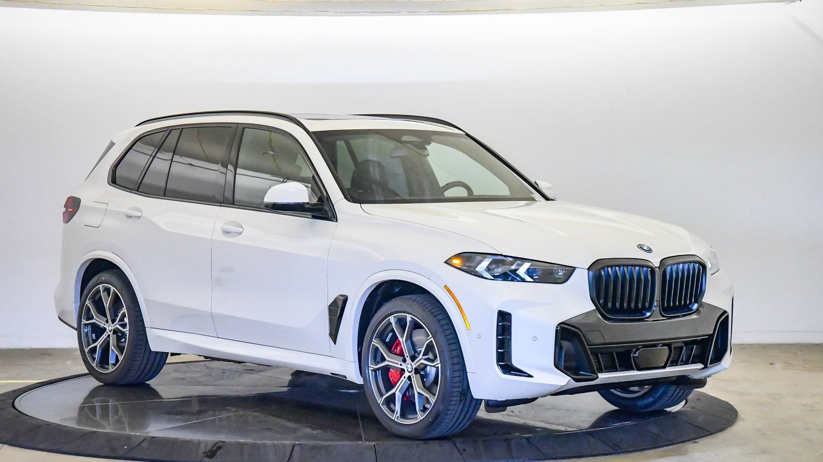 New 2026 BMW X5 xDrive50e w/ M Sport Package AWD/4WD image 6