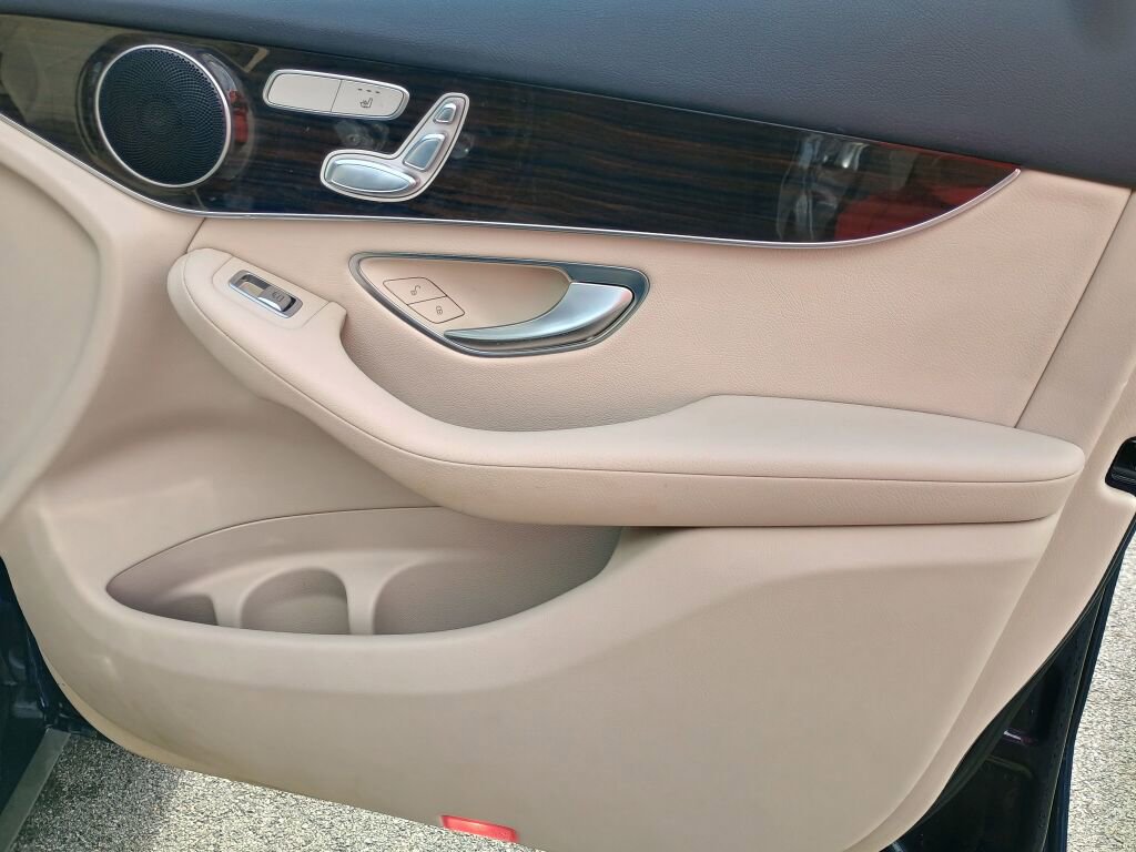 Used 2017 Mercedes-Benz GLC 300 4MATIC image 26