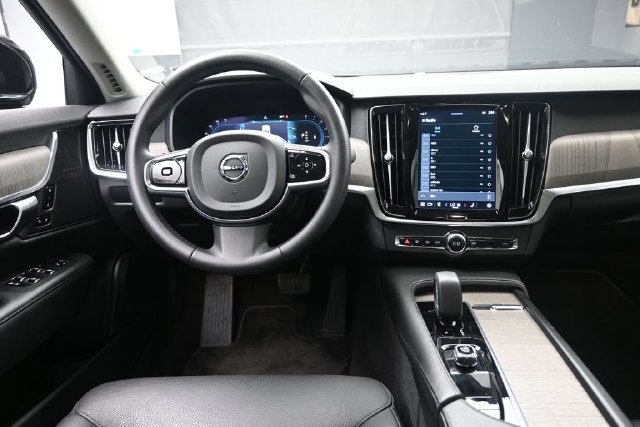 Used 2023 Volvo S90 B6 Plus AWD/4WD image 9
