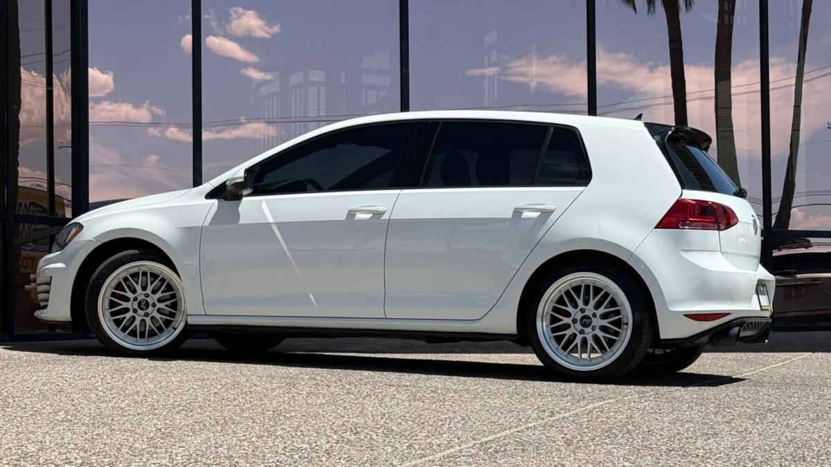 Used 2016 Volkswagen GTI SE w/ Lighting Package (SEL) FWD image 6