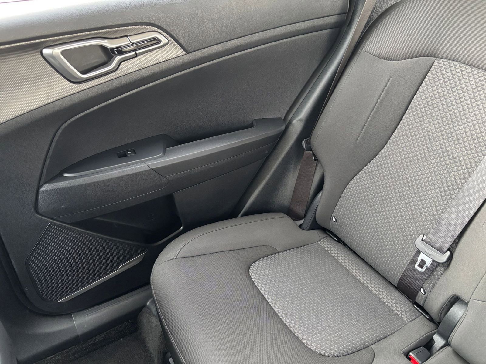 Used 2025 Kia Sportage LX FWD image 38