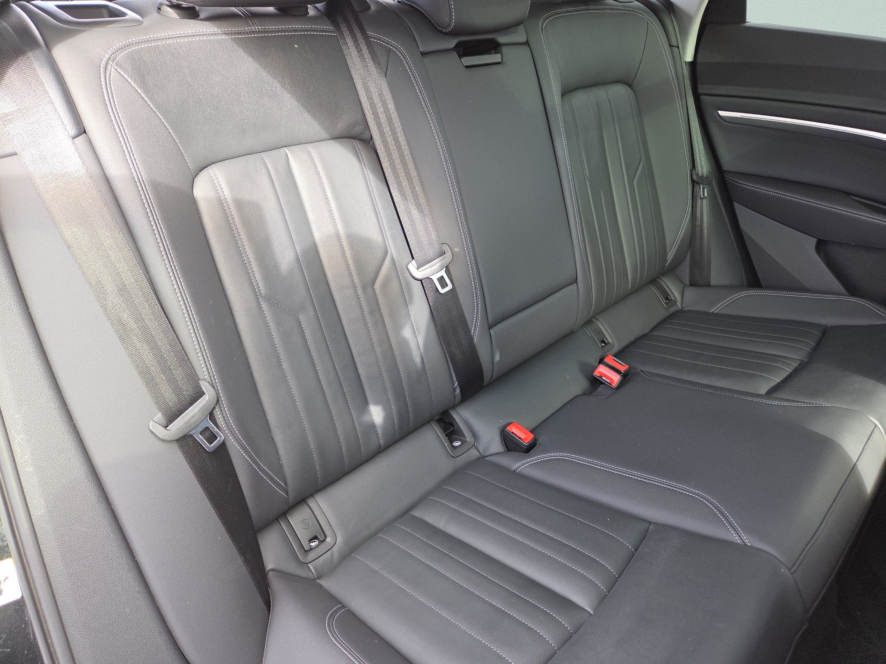 Used 2022 Audi e-tron Premium w/ Convenience Plus Package AWD/4WD image 5
