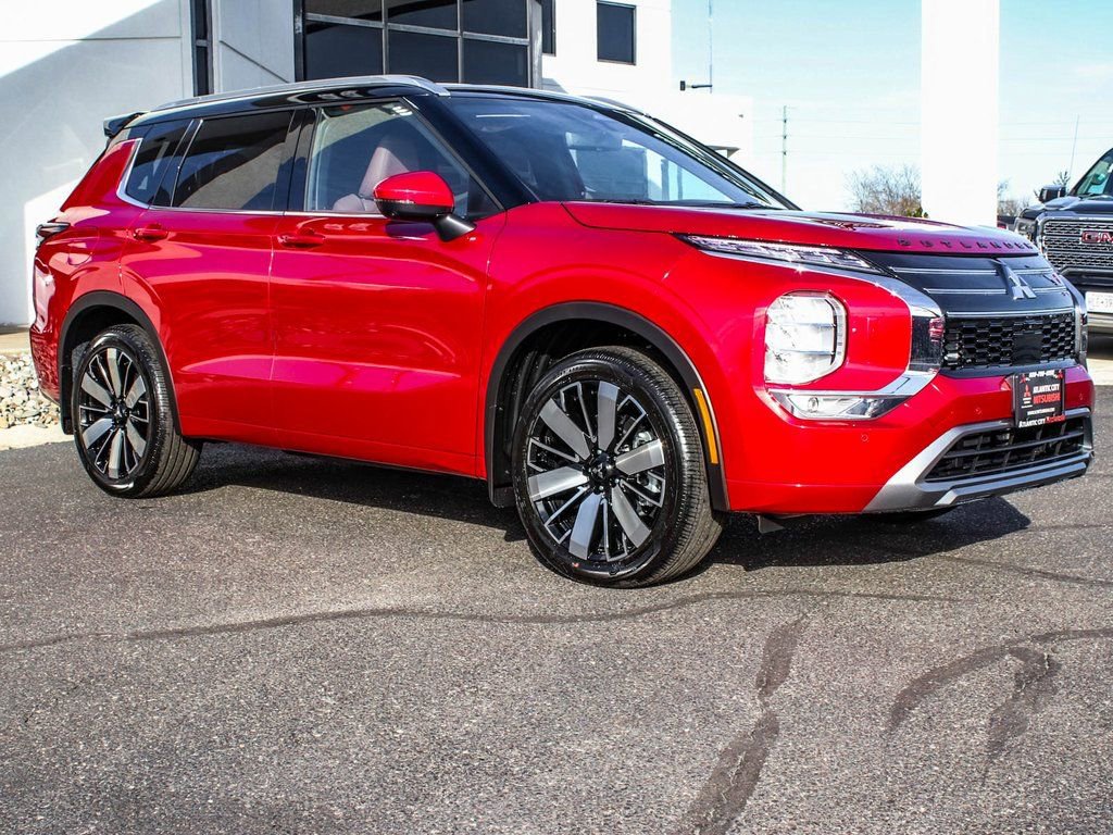 New 2026 Mitsubishi Outlander SEL image 3