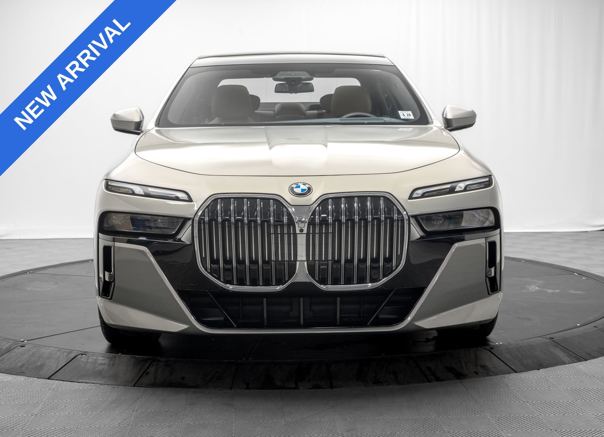 Used 2023 BMW 740i RWD image 2