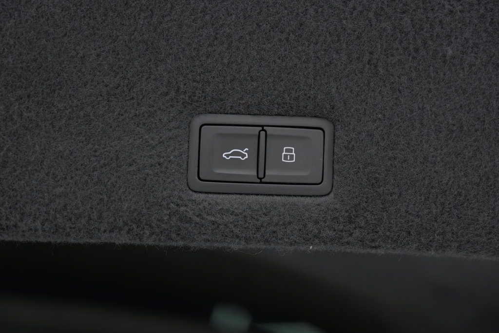 Used 2021 Lamborghini Urus AWD/4WD image 41