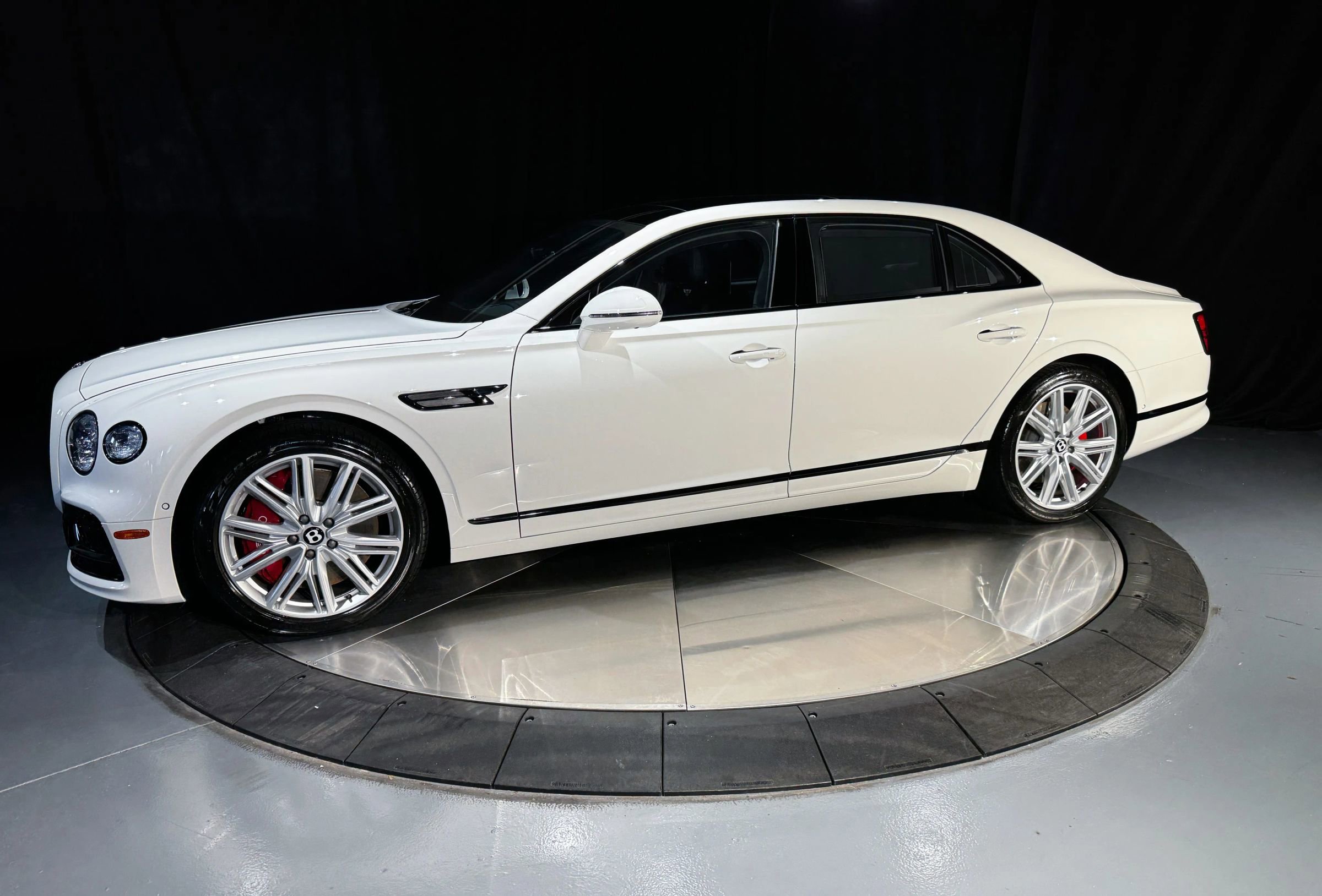 Used 2023 Bentley Flying Spur V8 AWD/4WD image 4
