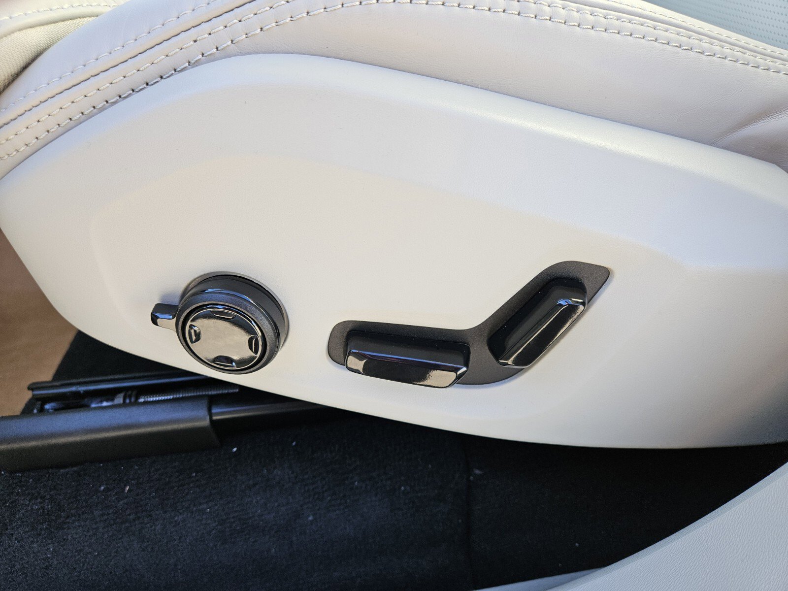 New 2026 Volvo XC90 B6 Ultra w/ Protection Package AWD/4WD image 9