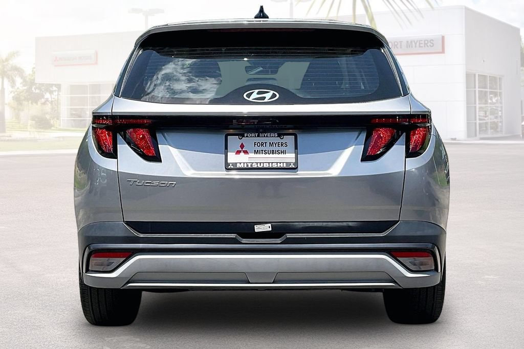 Used 2025 Hyundai Tucson SE FWD image 16