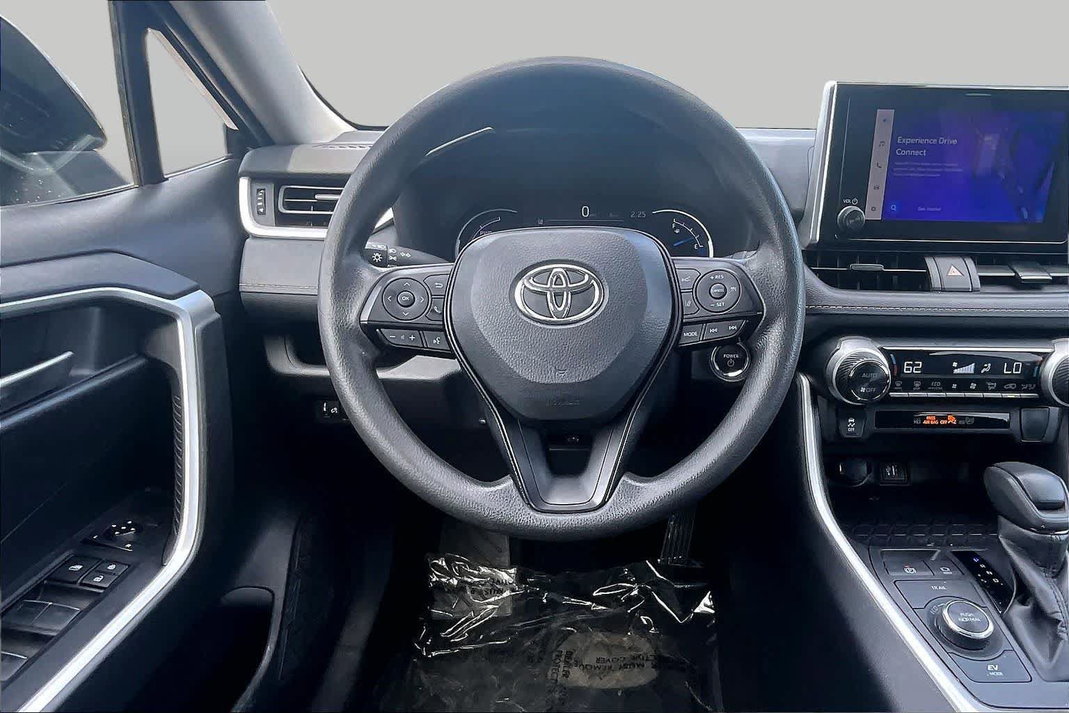 Used 2024 Toyota RAV4 XLE AWD/4WD image 6