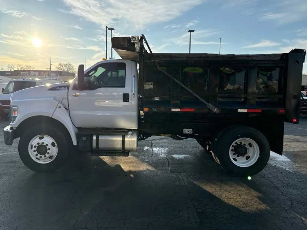 Used 2017 Ford F750 2WD Regular Cab Super Duty image 5