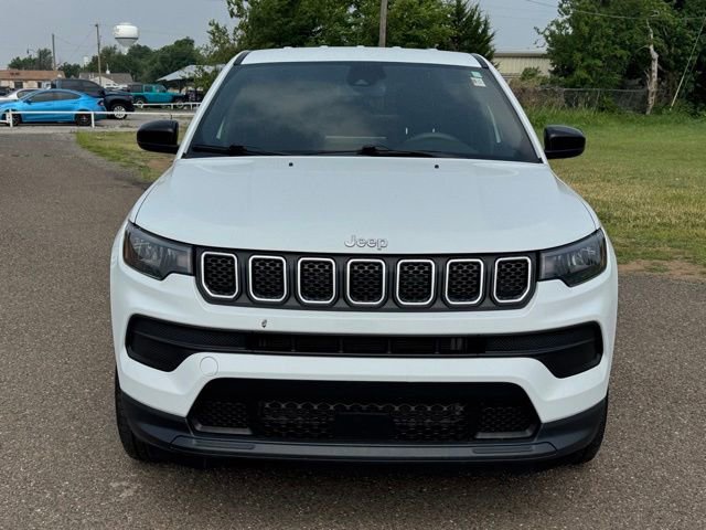 Used 2023 Jeep Compass Sport AWD/4WD image 2