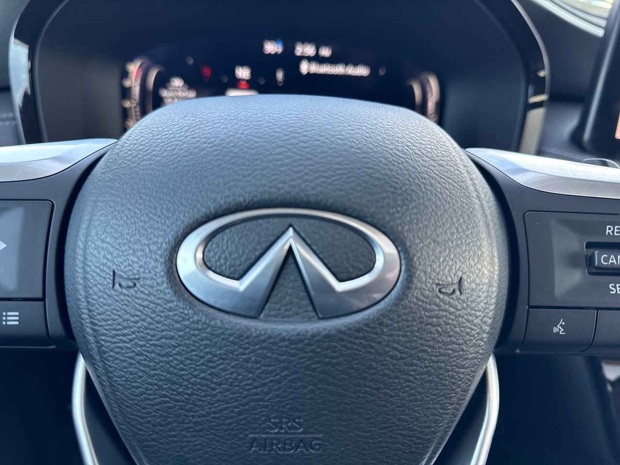 Used 2023 INFINITI QX60 Luxe image 32