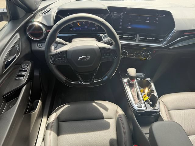 Used 2025 Chevrolet Trax RS w/ Driver Confidence Package FWD image 17