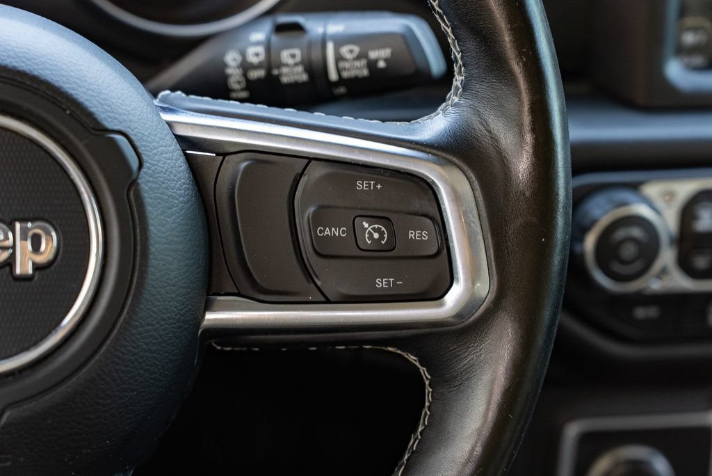 Used 2018 Jeep Wrangler Unlimited Sahara w/ Uconnect 4C Nav & Sound Group AWD/4WD image 15
