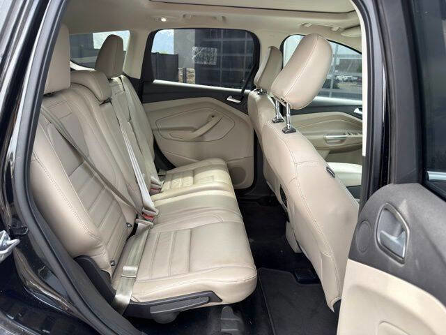 Used 2018 Ford Escape Titanium w/ Ford Safe & Smart Package AWD/4WD image 12
