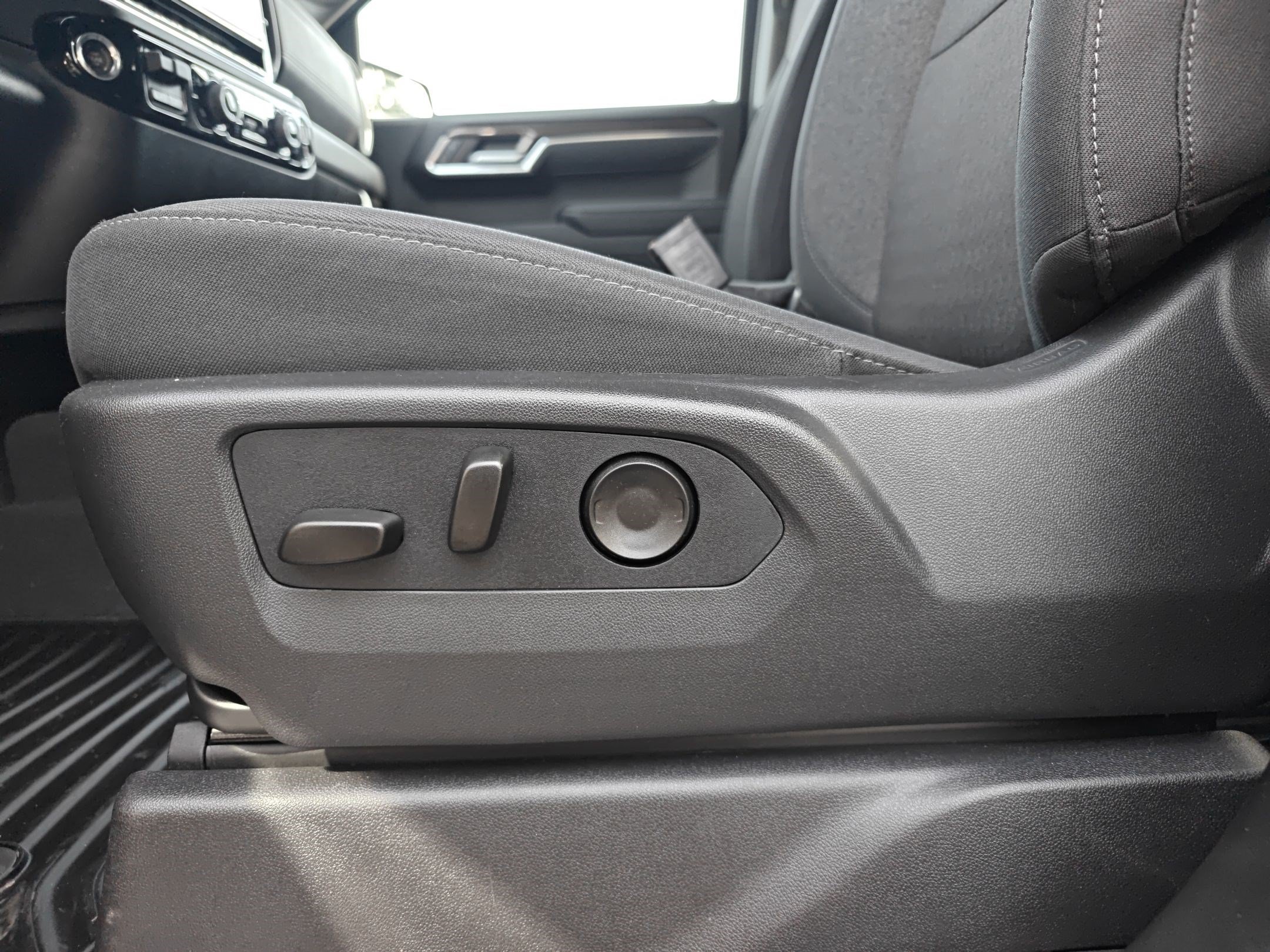 Certified 2026 Chevrolet Silverado 1500 LT AWD/4WD image 13