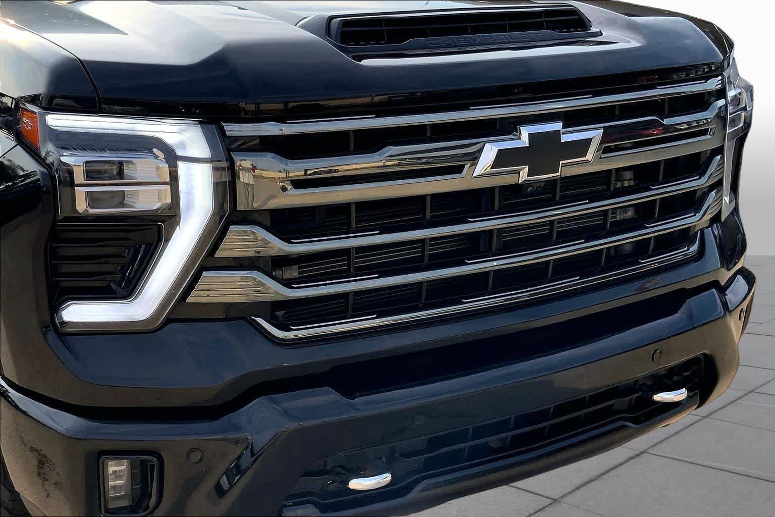 Used 2024 Chevrolet Silverado 2500 High Country w/ High Country Premium Package AWD/4WD image 29