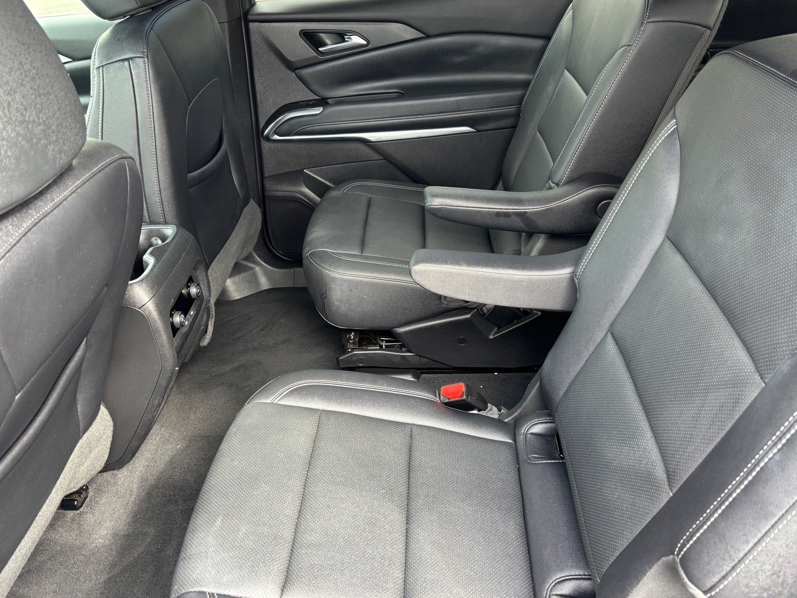 Used 2025 Chevrolet Traverse LT AWD/4WD image 28