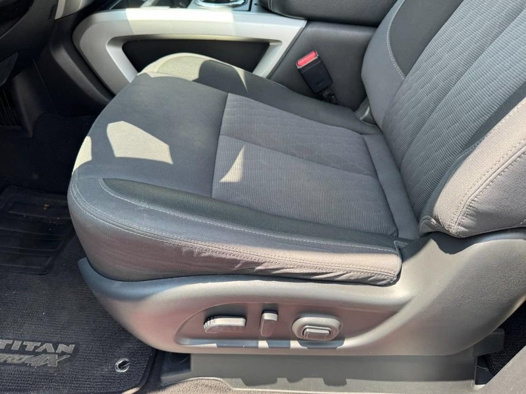 Used 2020 Nissan Titan SV w/ SV Convenience Package RWD image 14