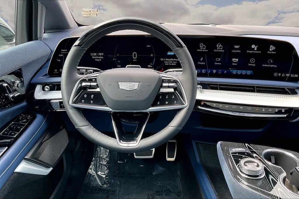 Certified 2025 Cadillac Optiq Luxury 2 w/ LPO, Floor Liner Package AWD/4WD image 8