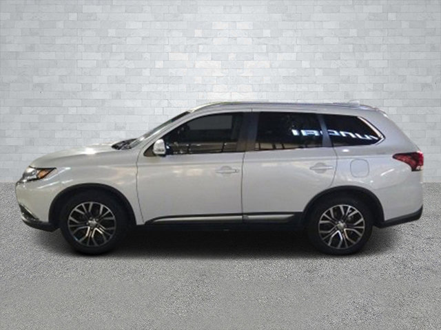 Used 2017 Mitsubishi Outlander SEL image 3