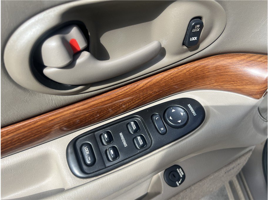 Used 2000 Buick Le Sabre Custom w/ Prestige Opt Pkg FWD image 13