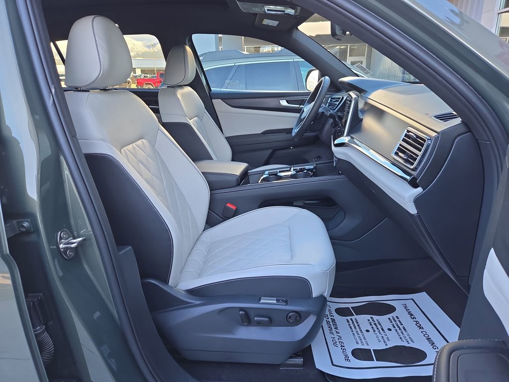 Used 2025 Volkswagen Atlas Cross Sport SEL Premium R-Line image 17