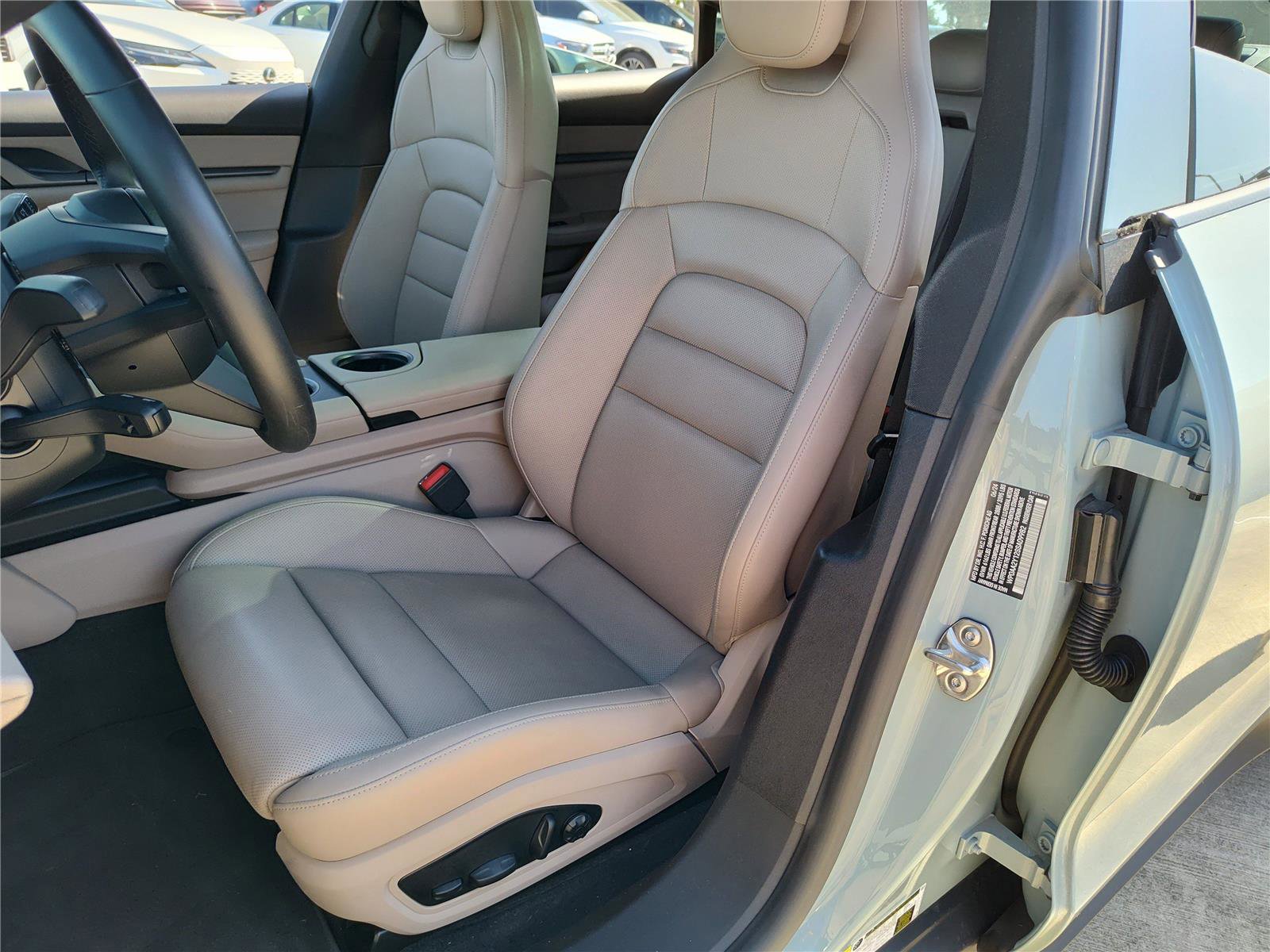 Used 2025 Porsche Taycan image 15