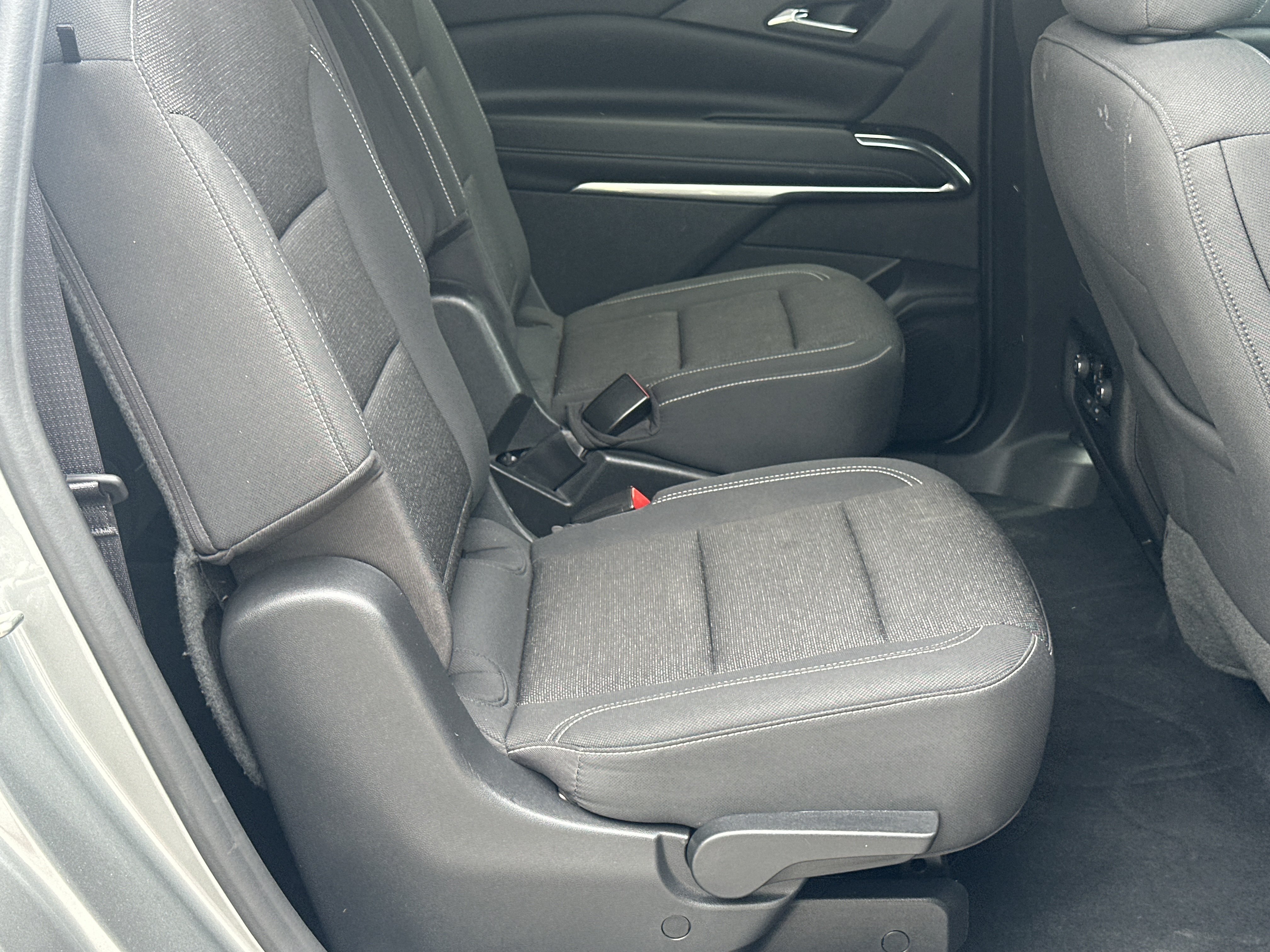 Used 2024 Chevrolet Traverse LT FWD image 15