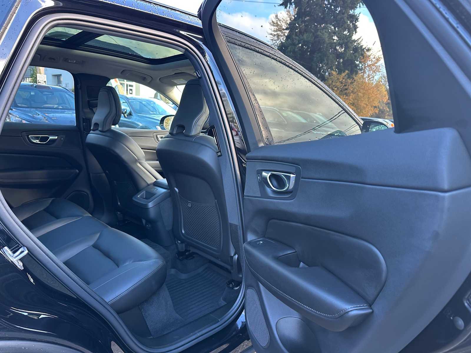 Used 2025 Volvo XC60 B5 Plus w/ Protection Package Premier image 13