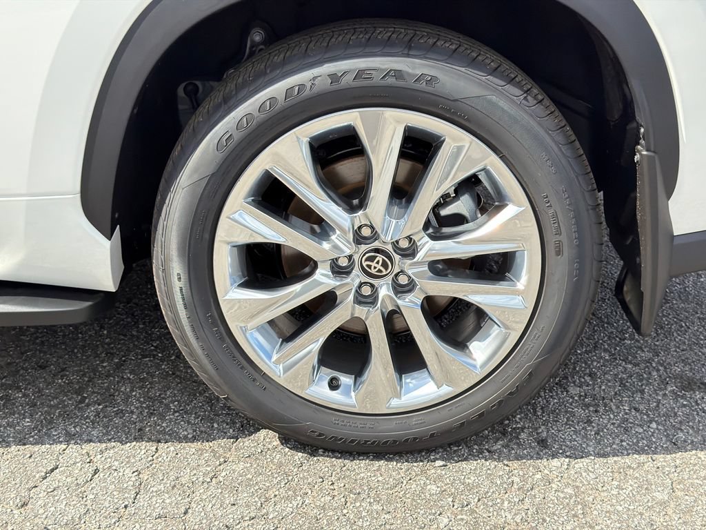 New 2026 Toyota Highlander AWD image 21