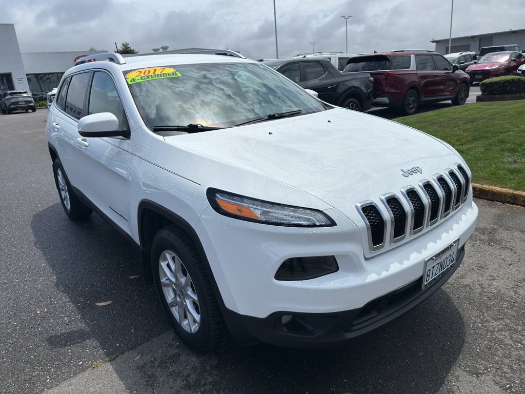 Used 2017 Jeep Cherokee Latitude w/ Safety/Convenience Group AWD/4WD image 7