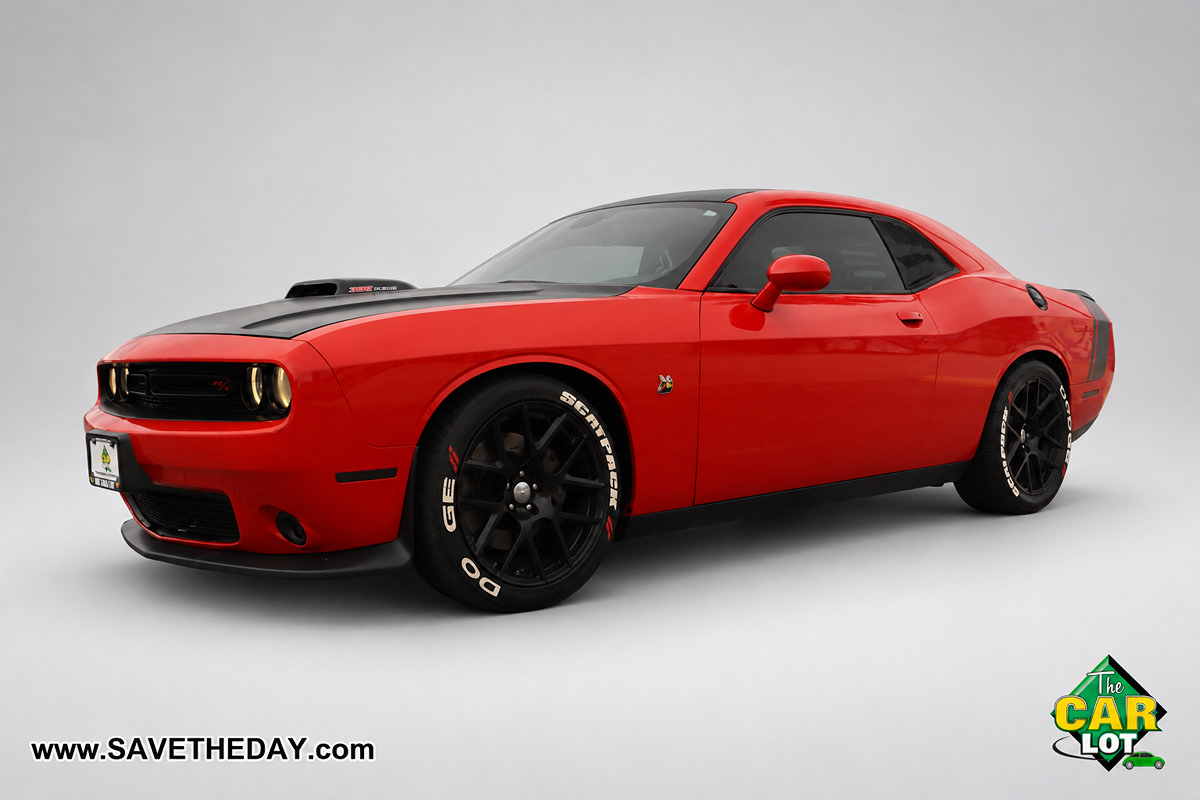 Used 2015 Dodge Challenger R/T Scat Pack RWD image 2
