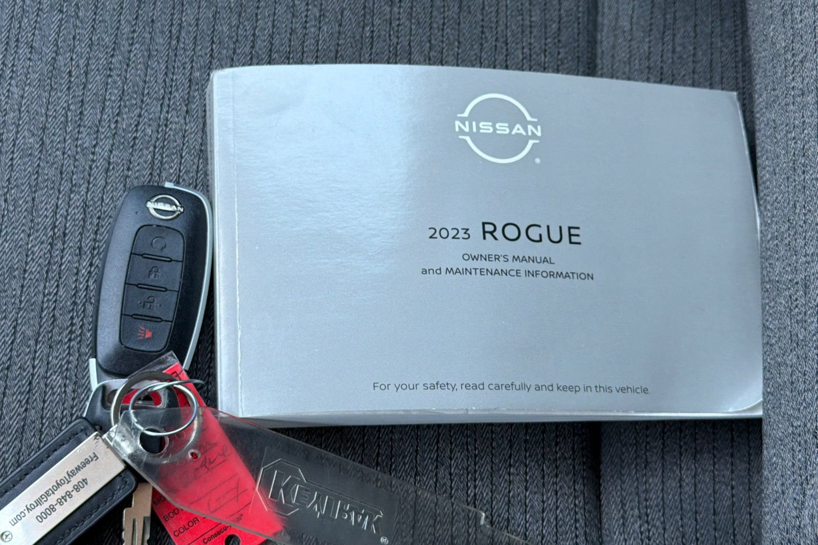 Used 2023 Nissan Rogue SV FWD image 4