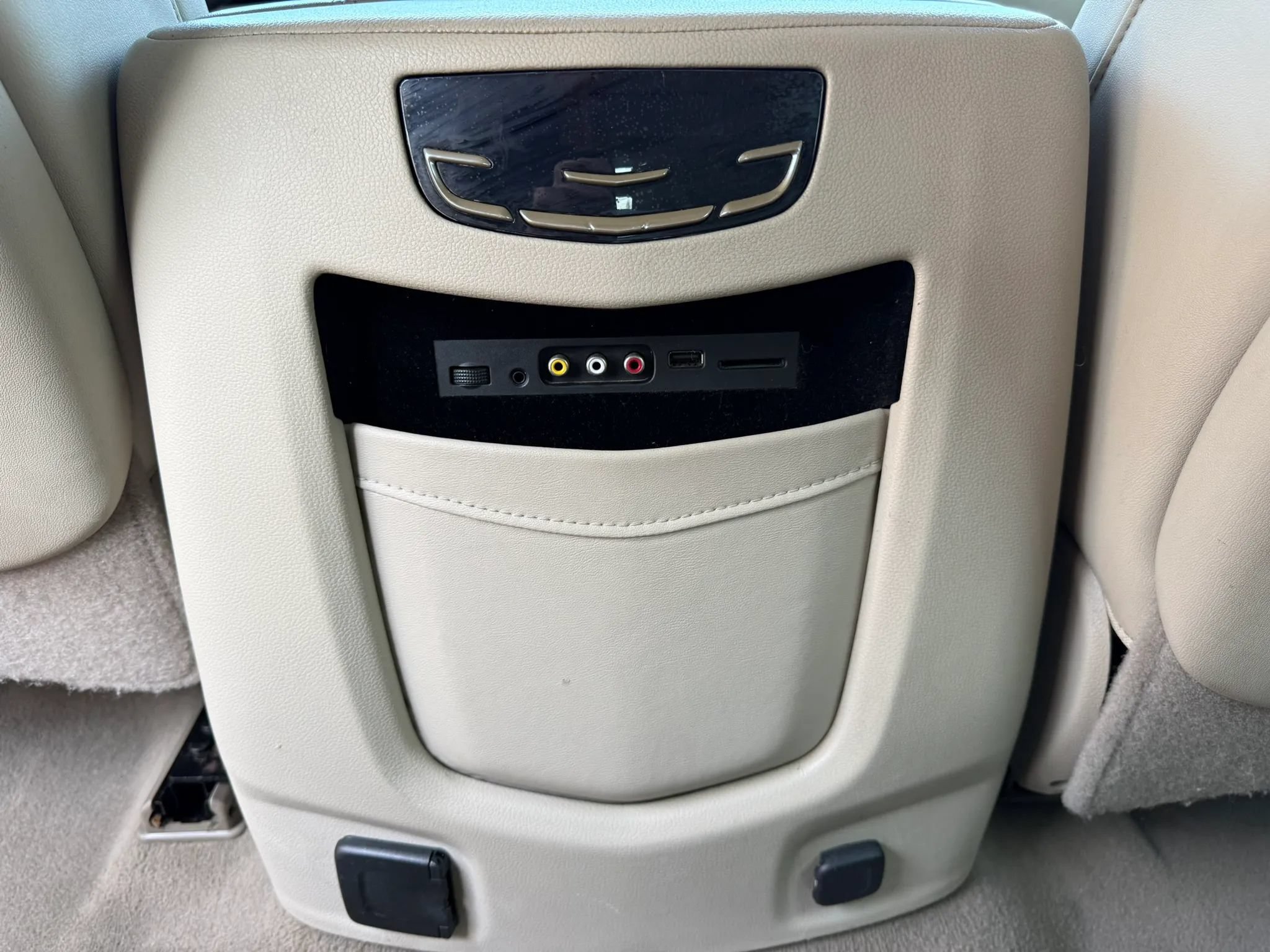 Used 2016 Cadillac Escalade Luxury AWD/4WD image 34