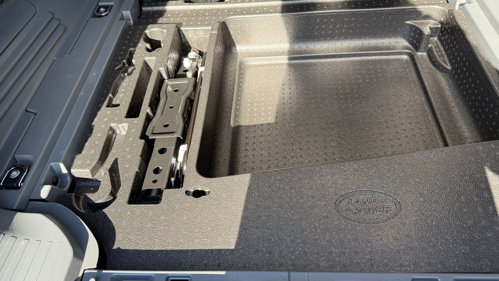 Used 2023 Land Rover Defender 110 X-Dynamic SE image 36