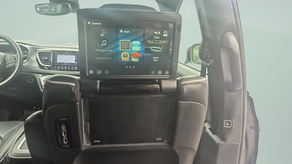 Used 2020 Chrysler Pacifica Limited w/ Advanced Safetytec Group FWD image 36