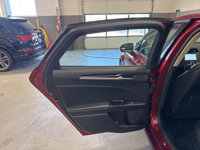 Used 2019 Ford Fusion Titanium AWD/4WD image 12