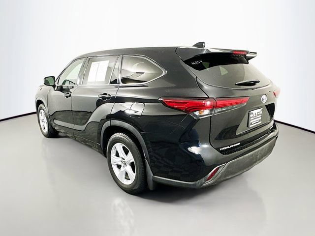 Used 2020 Toyota Highlander LE AWD/4WD image 5