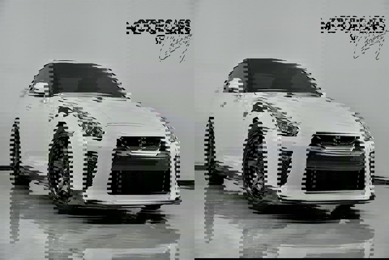 Used 2019 Nissan GT-R Premium w/ Premium Interior Package image 1