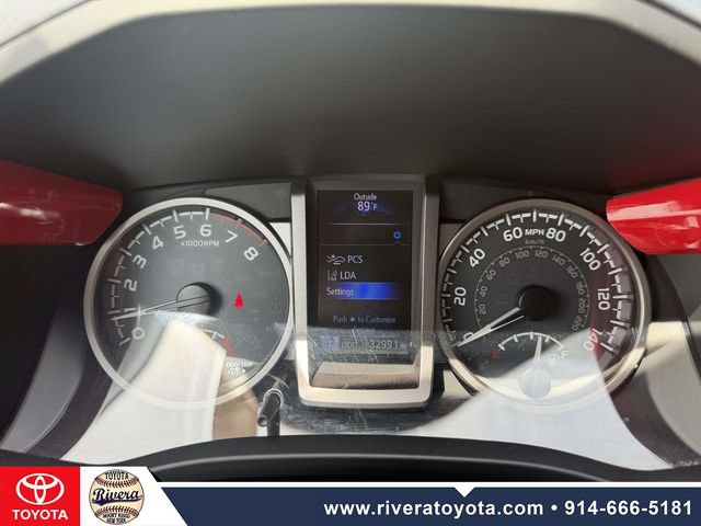 Used 2018 Toyota Tacoma SR5 AWD/4WD image 16
